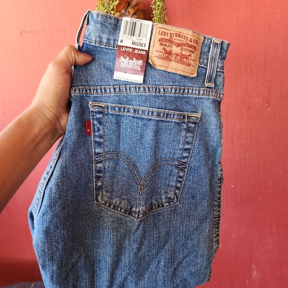 Levi's Blue Capris - Picture 3 of 6